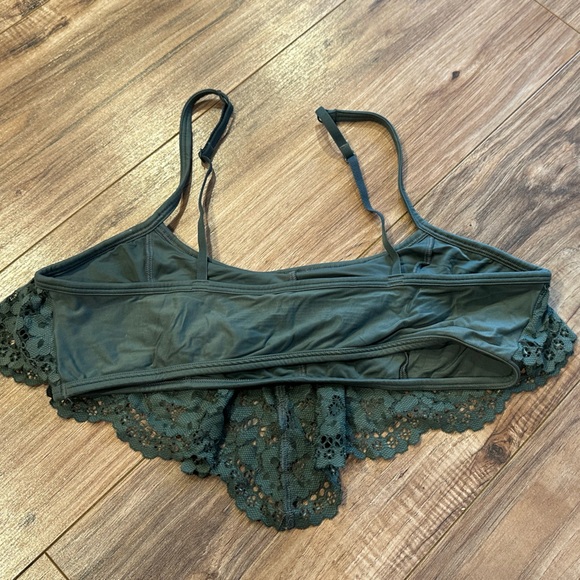 Victoria’s Secret flowy Bralette - Picture 4 of 4